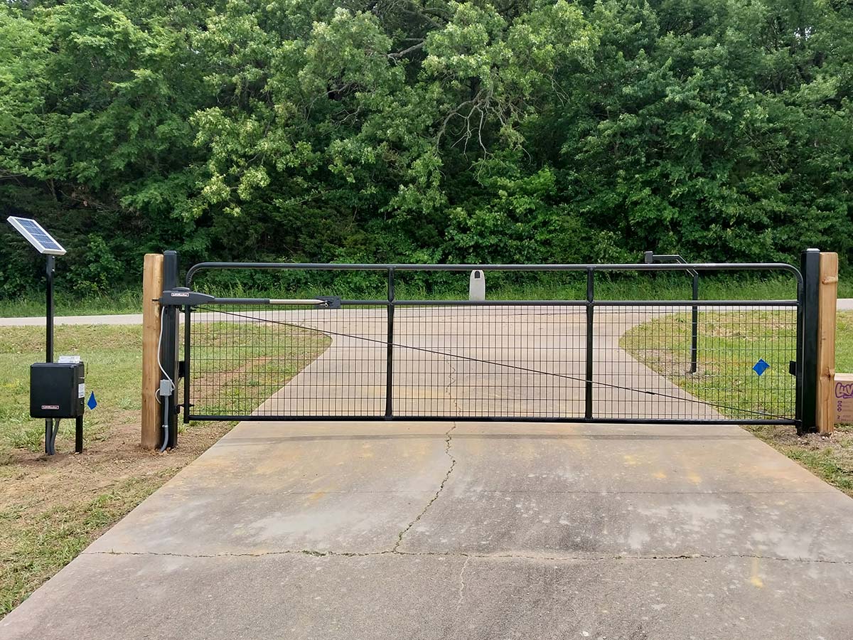 Automated entry gate — Thomas Fence, Prairie Grove, Arkansas