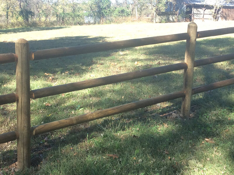 Round rail farm fence installed by Thomas Fence in Cave Springs, Arkansas